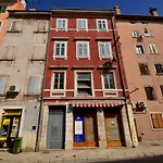 Flora - Family Apartment With Terrace In Centre Of Rovinj